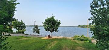 featured image of 2331 W Medicine Lake Dr