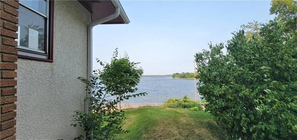 2331 W Medicine Lake Dr - Photo 2 of 33