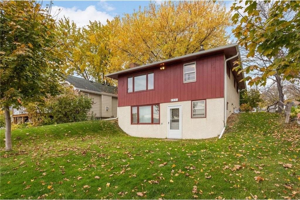 2331 W Medicine Lake Dr - Photo 4 of 33