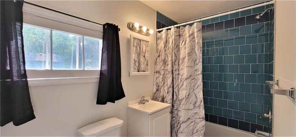 2335 Hemlock Lane North - Photo 6 of 41