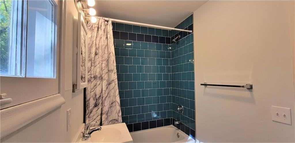 2335 Hemlock Lane North - Photo 7 of 41