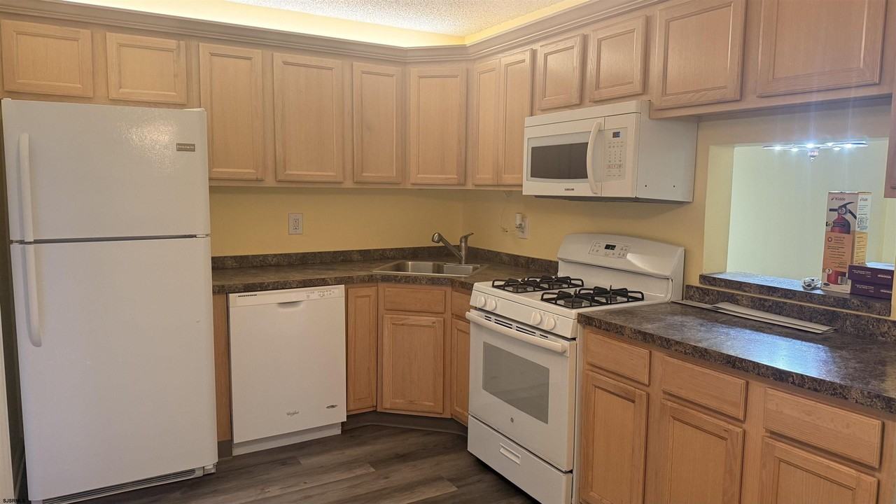 39 Greewich Dr - Photo 2 of 13