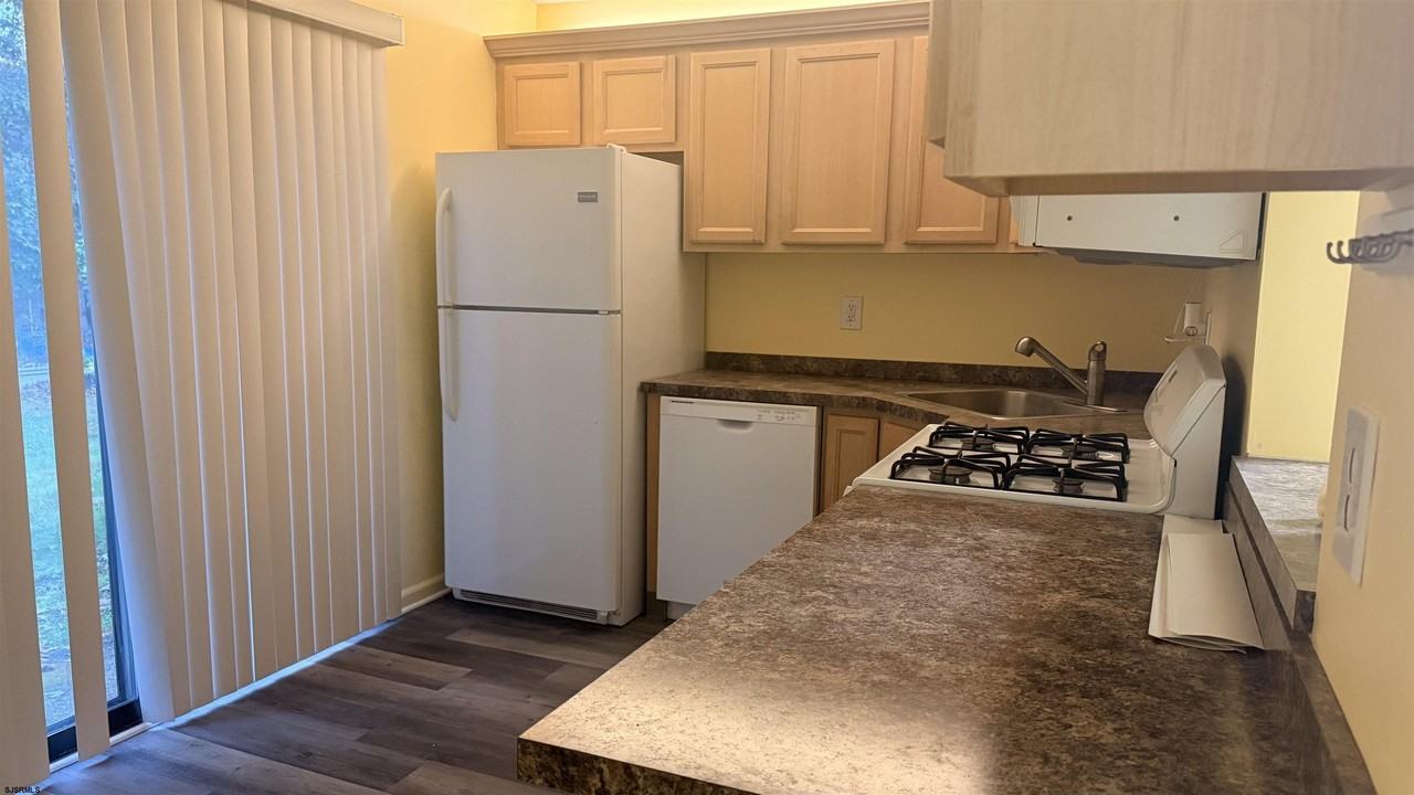 39 Greewich Dr - Photo 3 of 13