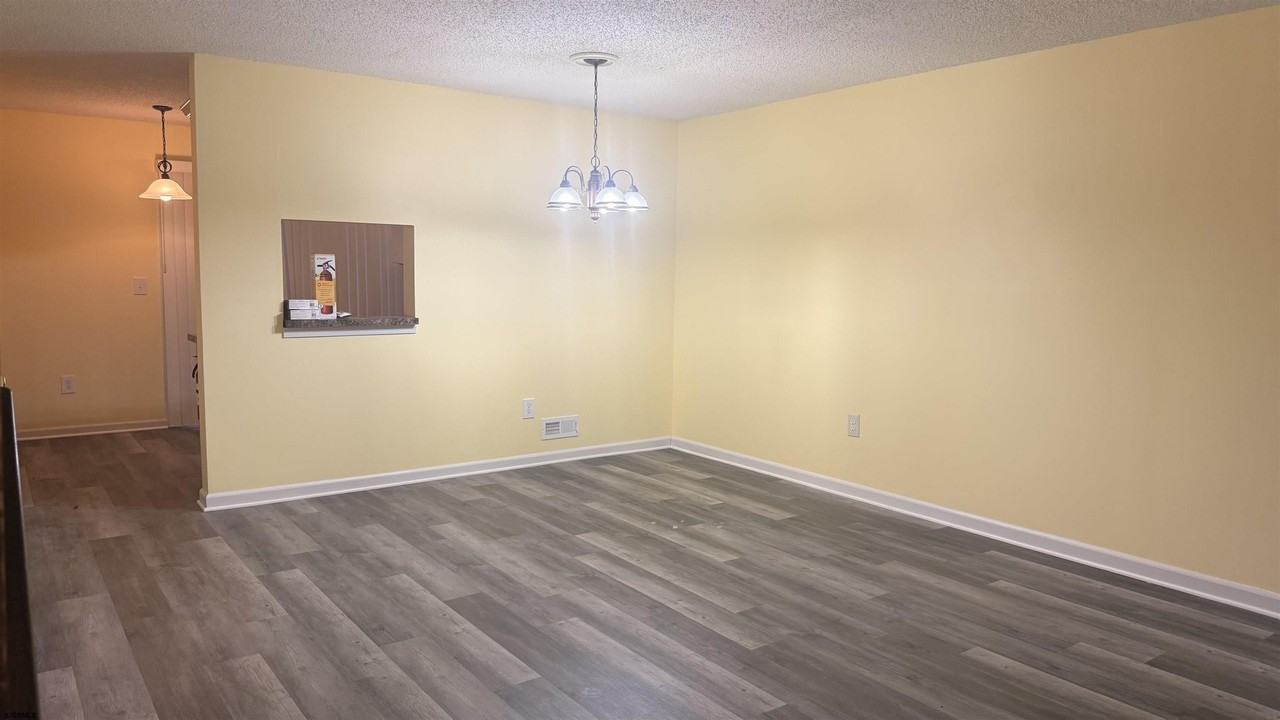 39 Greewich Dr - Photo 4 of 13