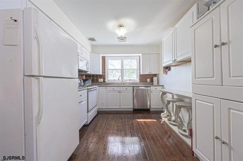 303 24th St S - Photo 3 of 12