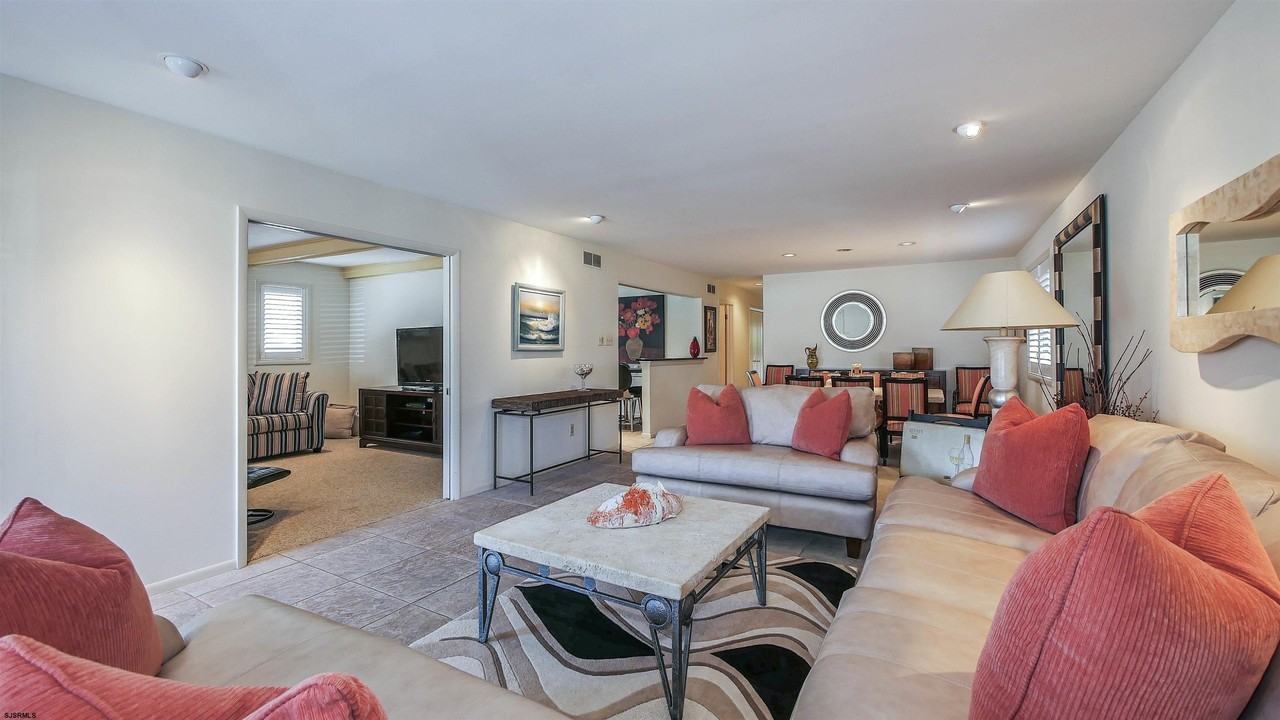 5504 Ventnor Ave - Photo 7 of 45