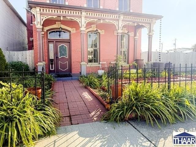 208 S 9th St - Photo 2 of 23