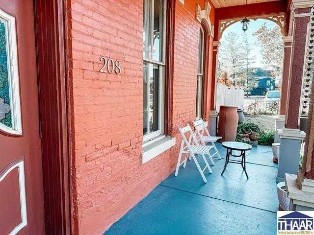 208 S 9th St - Photo 4 of 23