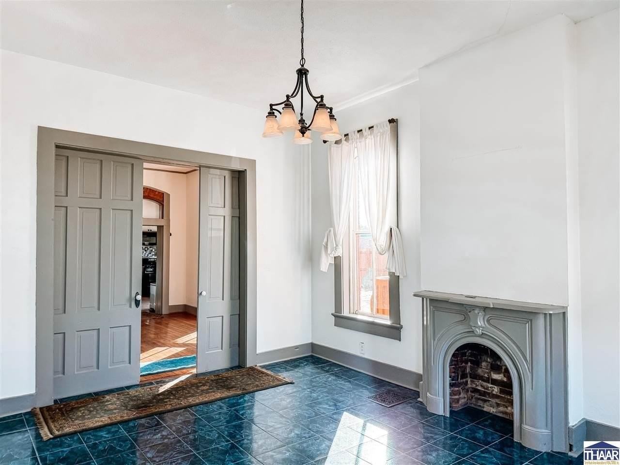 208 S 9th St - Photo 5 of 23