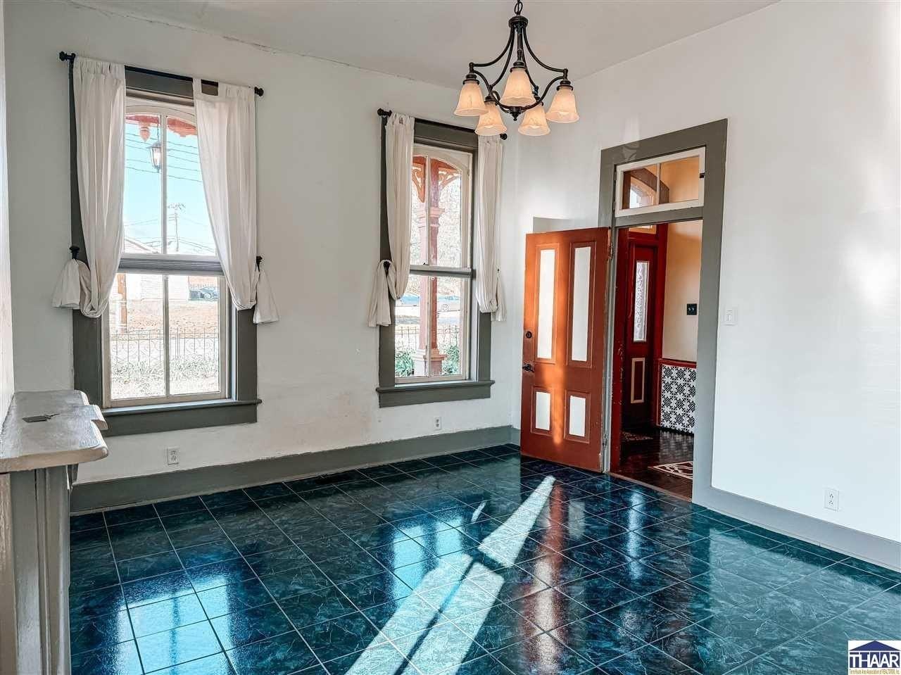 208 S 9th St - Photo 6 of 23