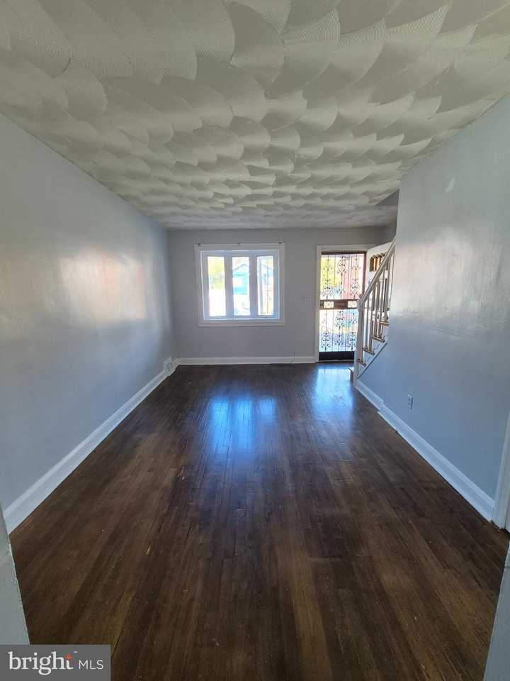 2863 Edgecombe Cir S - Photo 4 of 31