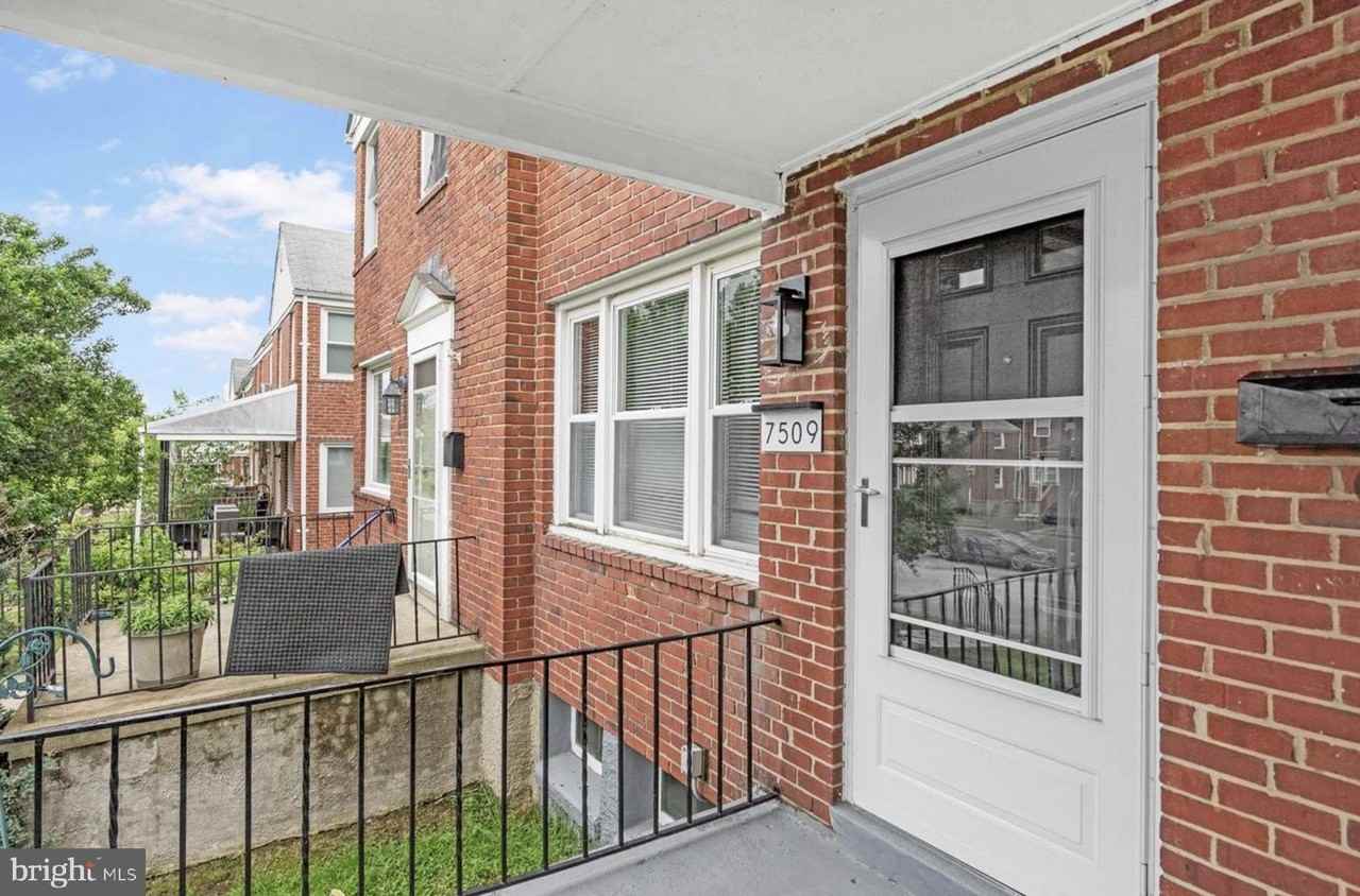 7509 Durwood Rd - Photo 4 of 24