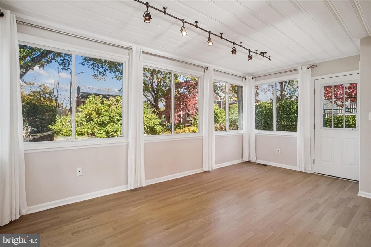 4409 Westbrook Ln - Photo 5 of 22