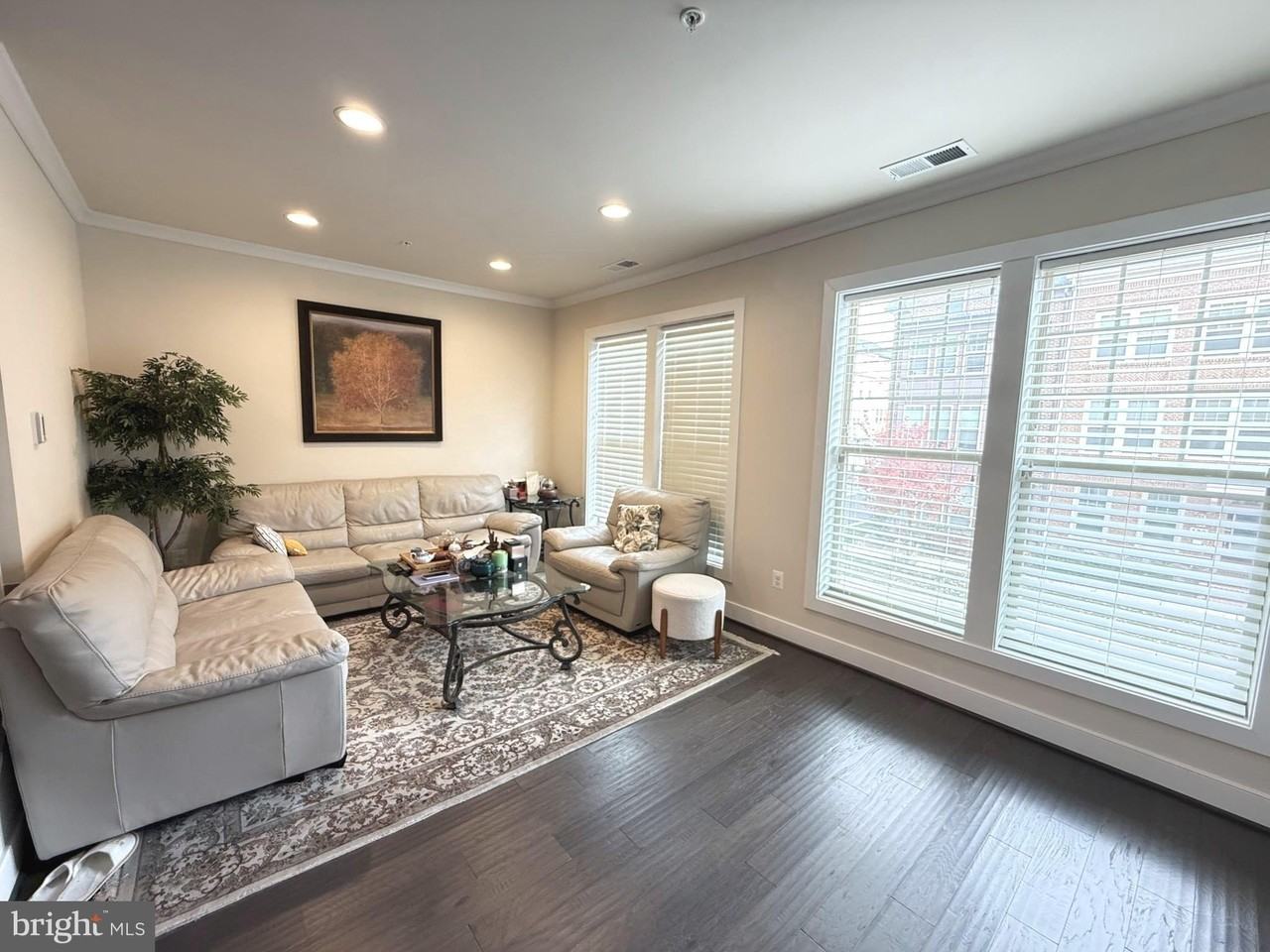 321 Hendrix Ave - Photo 5 of 32