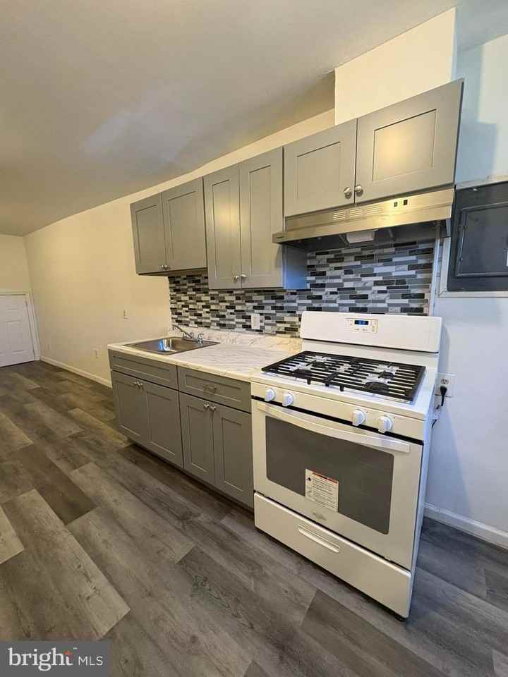 38 Broadway Unit D #D - Photo 3 of 21