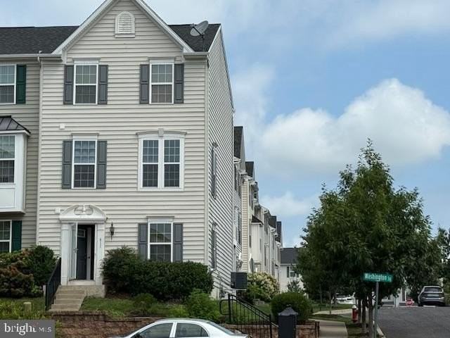 611 Washington Sq - Photo 2 of 30