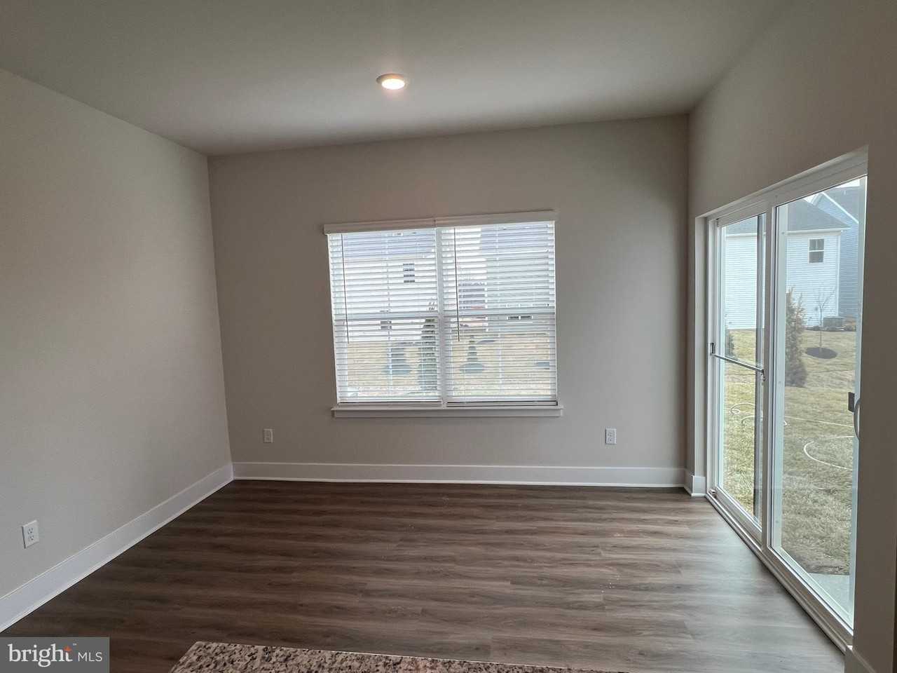 125 Charing Cross Dr - Photo 7 of 23