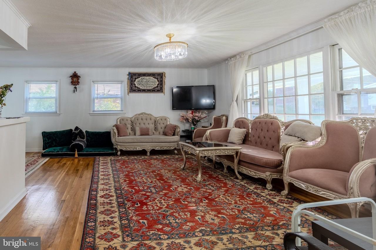 5626 Hershey Ln - Photo 4 of 37