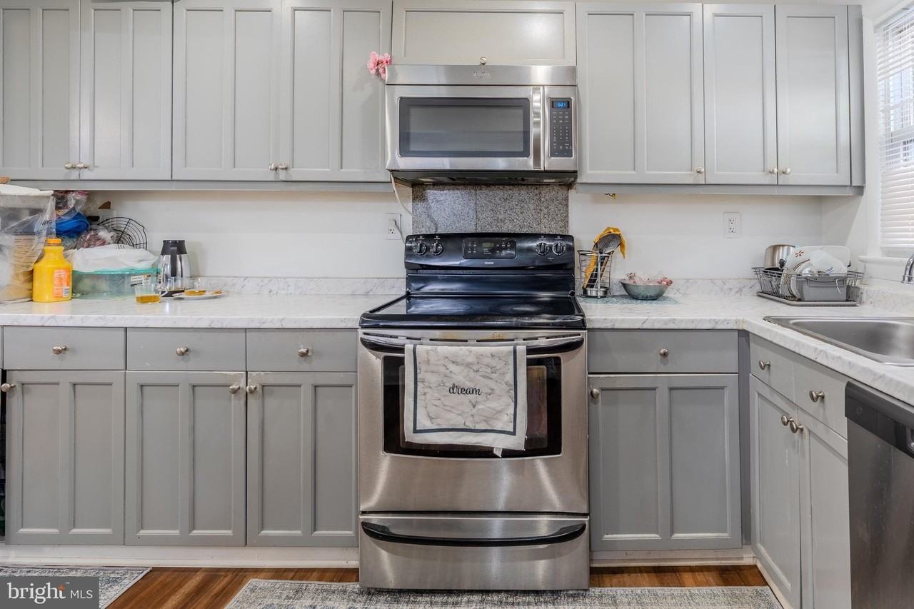 5626 Hershey Ln - Photo 6 of 37