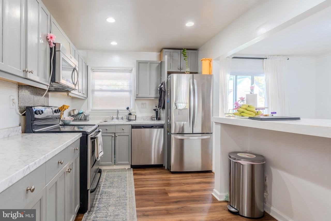 5626 Hershey Ln - Photo 7 of 37