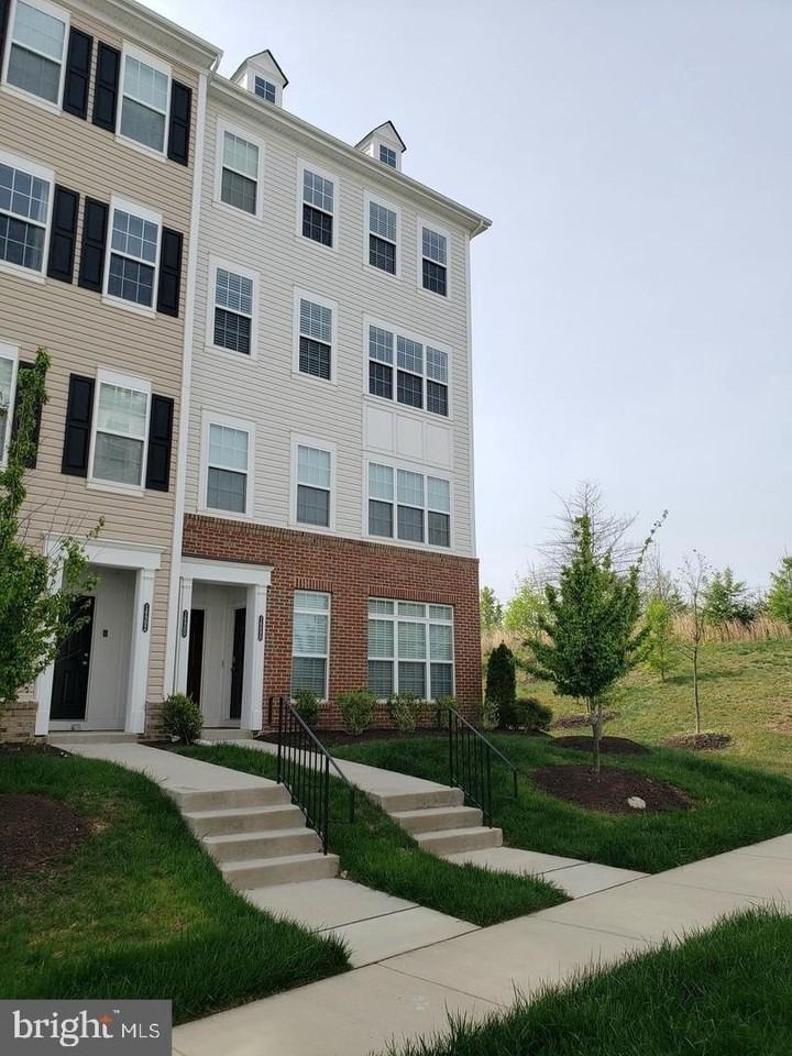 16900 Porters Inn Drive - Photo 2 of 41