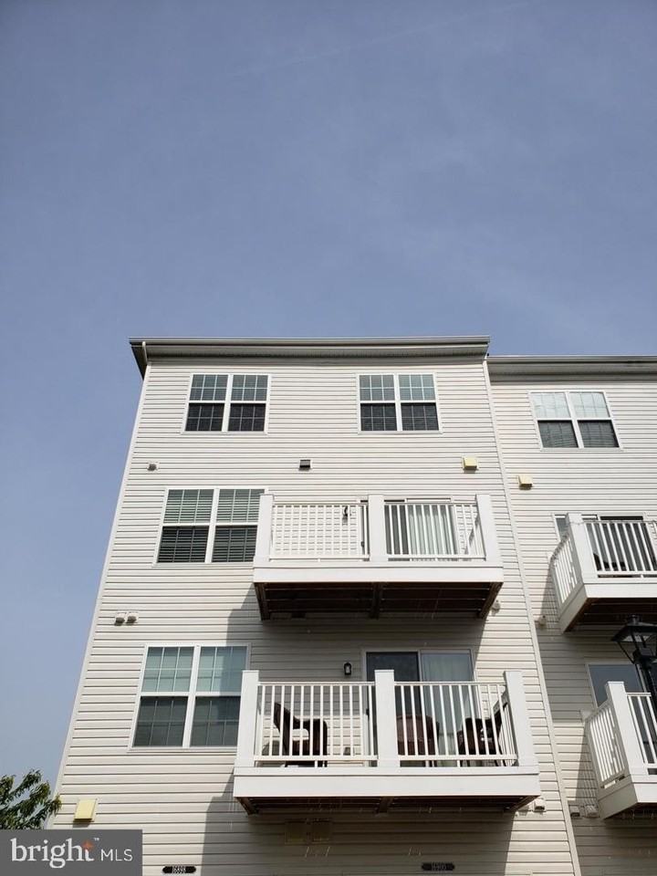 16900 Porters Inn Drive - Photo 3 of 41