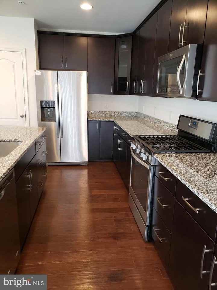 16900 Porters Inn Drive - Photo 5 of 41