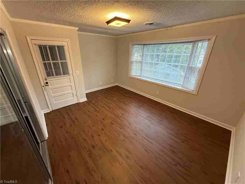 105 Westgate Cir #D - Photo 4 of 11