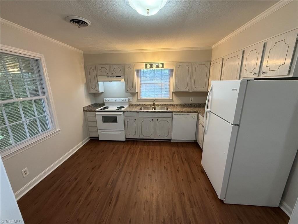 105 Westgate Cir #D - Photo 5 of 11