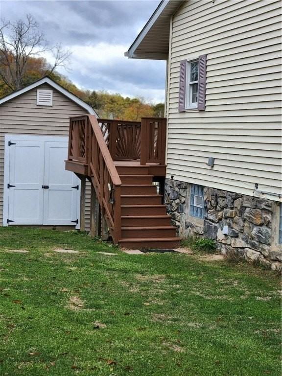 221 Meadowview Dr - Photo 2 of 15