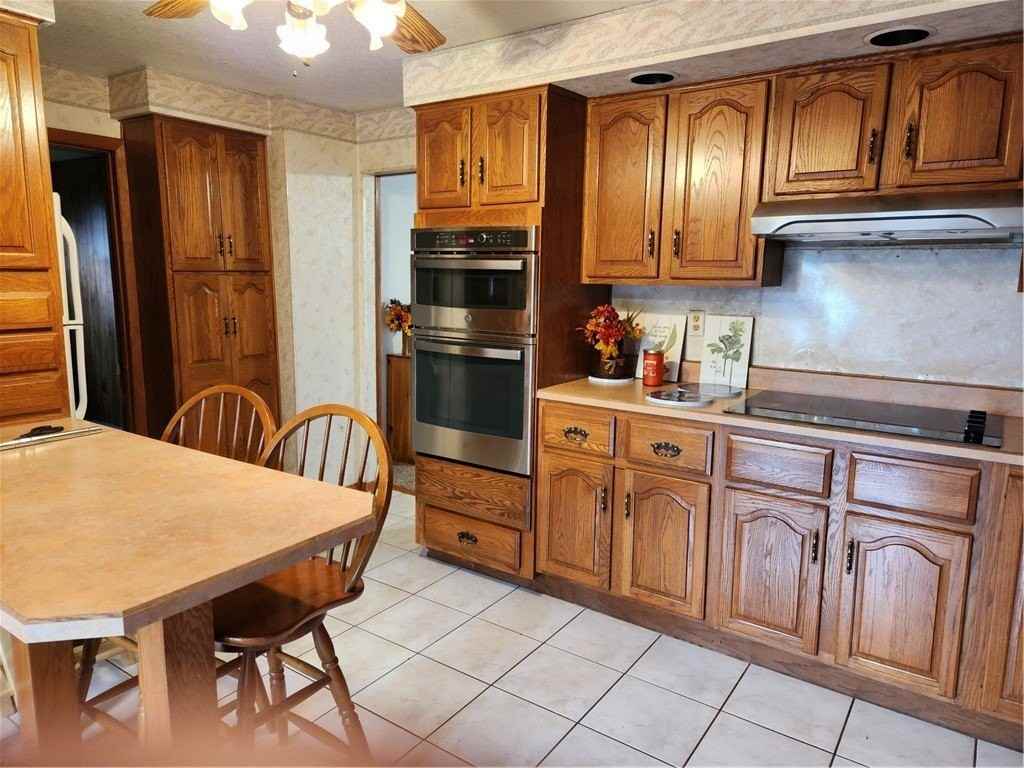 221 Meadowview Dr - Photo 3 of 15