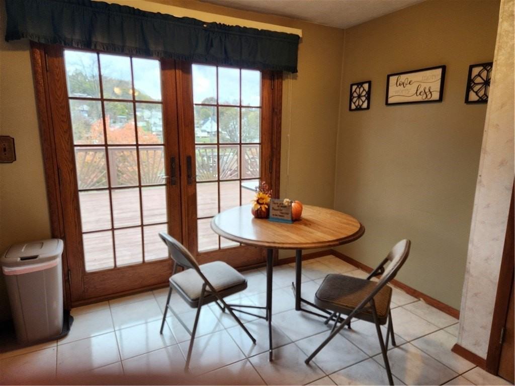 221 Meadowview Dr - Photo 5 of 15