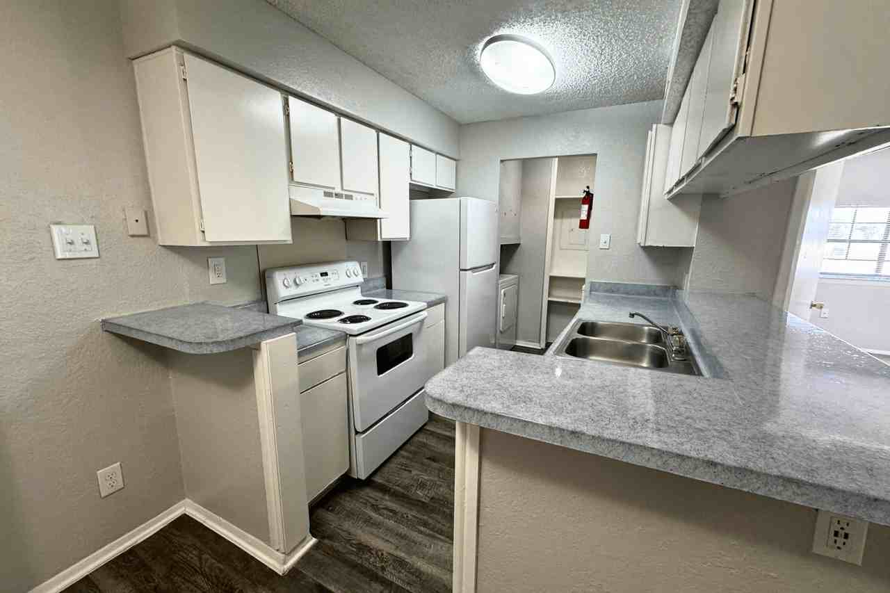 Santa Fe Apartments - Photo 3 of 29