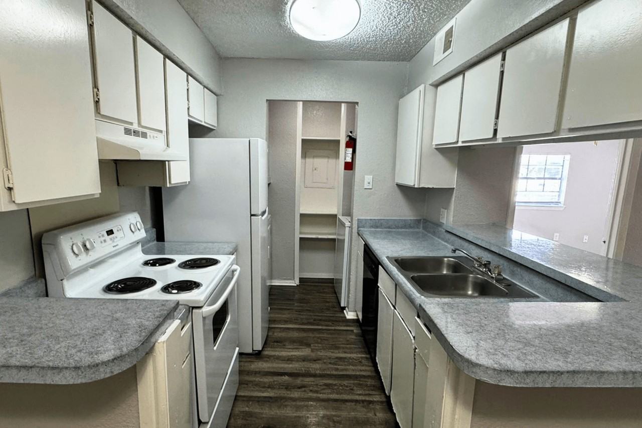 Santa Fe Apartments - Photo 5 of 29