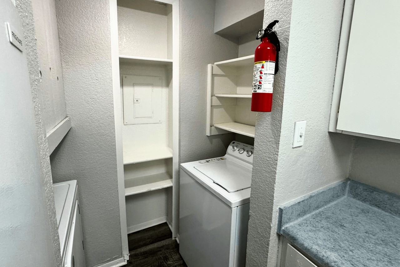 Santa Fe Apartments - Photo 6 of 29