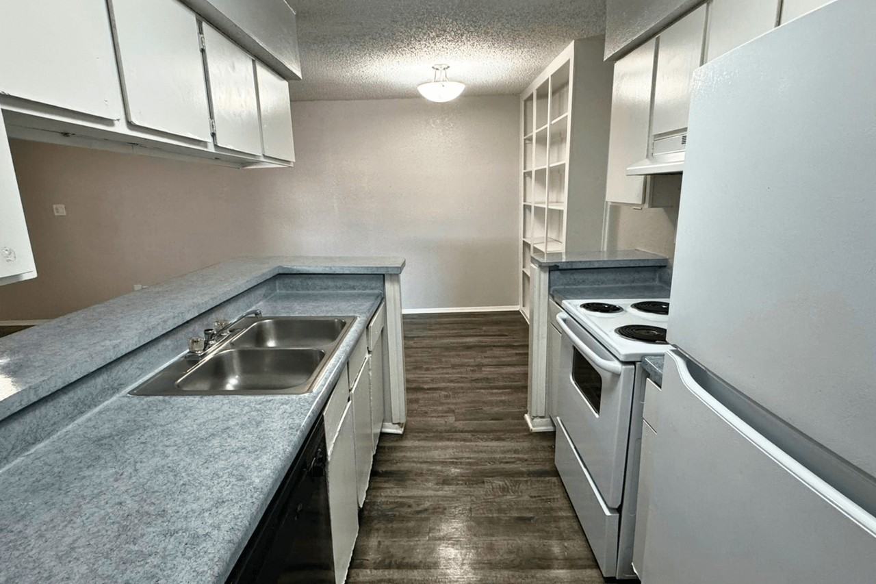 Santa Fe Apartments - Photo 7 of 29