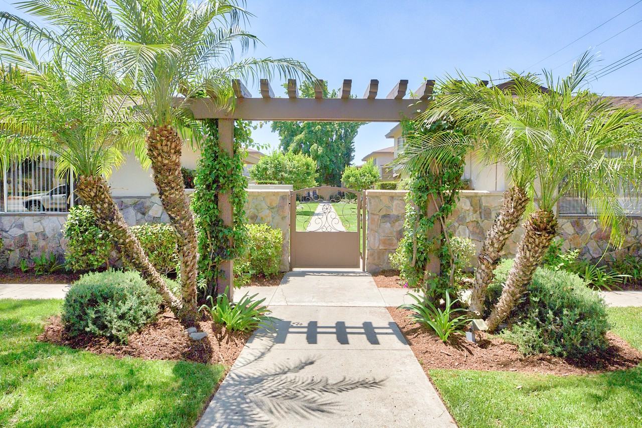 Claremont Villas - Photo 3 of 11