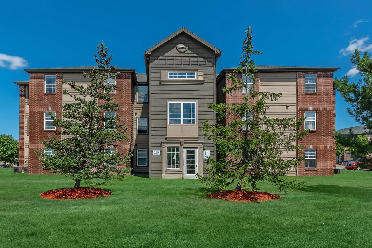 College Towne Apartments - Photo 6 of 50