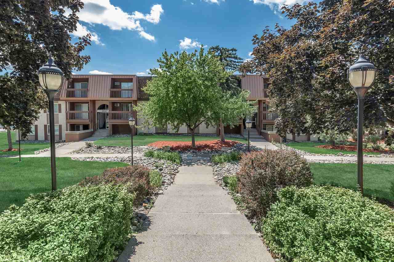 Towne Square Apartments and Townhomes - Photo 2 of 50