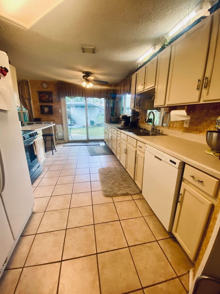 Claridge - Photo 6 of 19