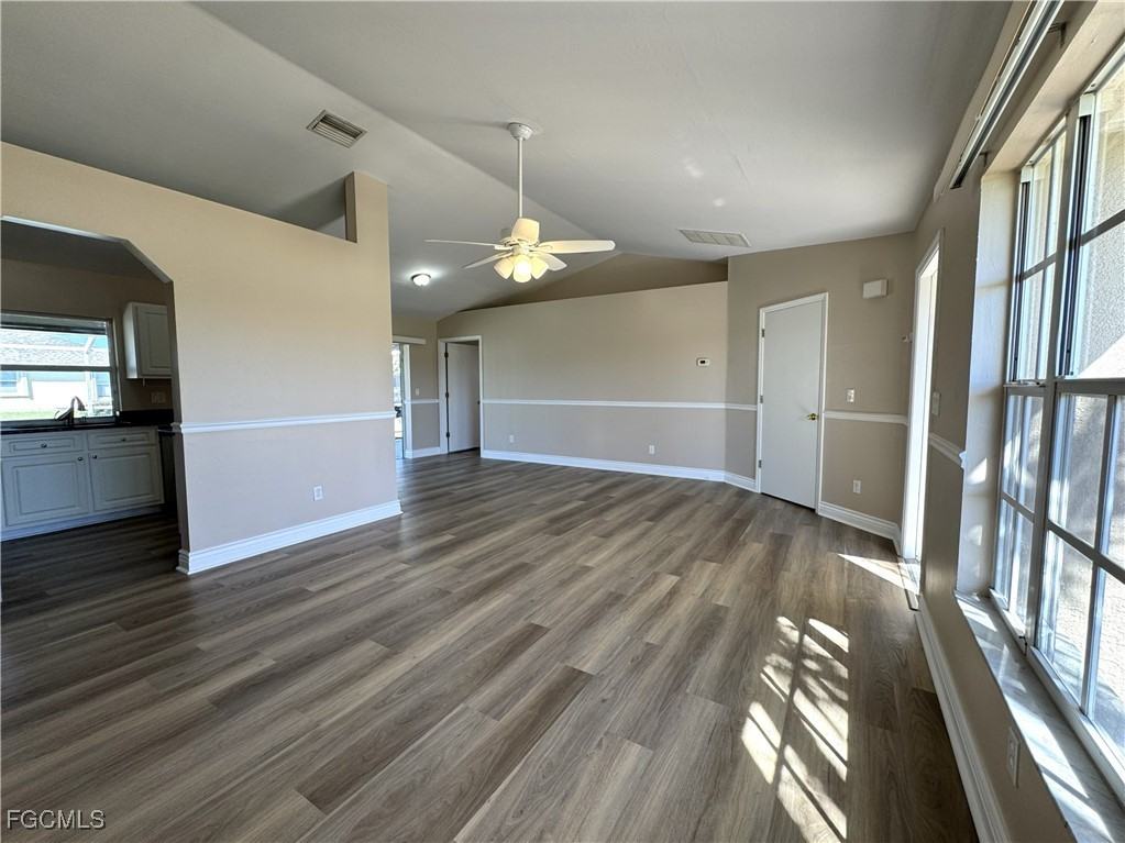 2520 Sw 11th Pl - Photo 3 of 30