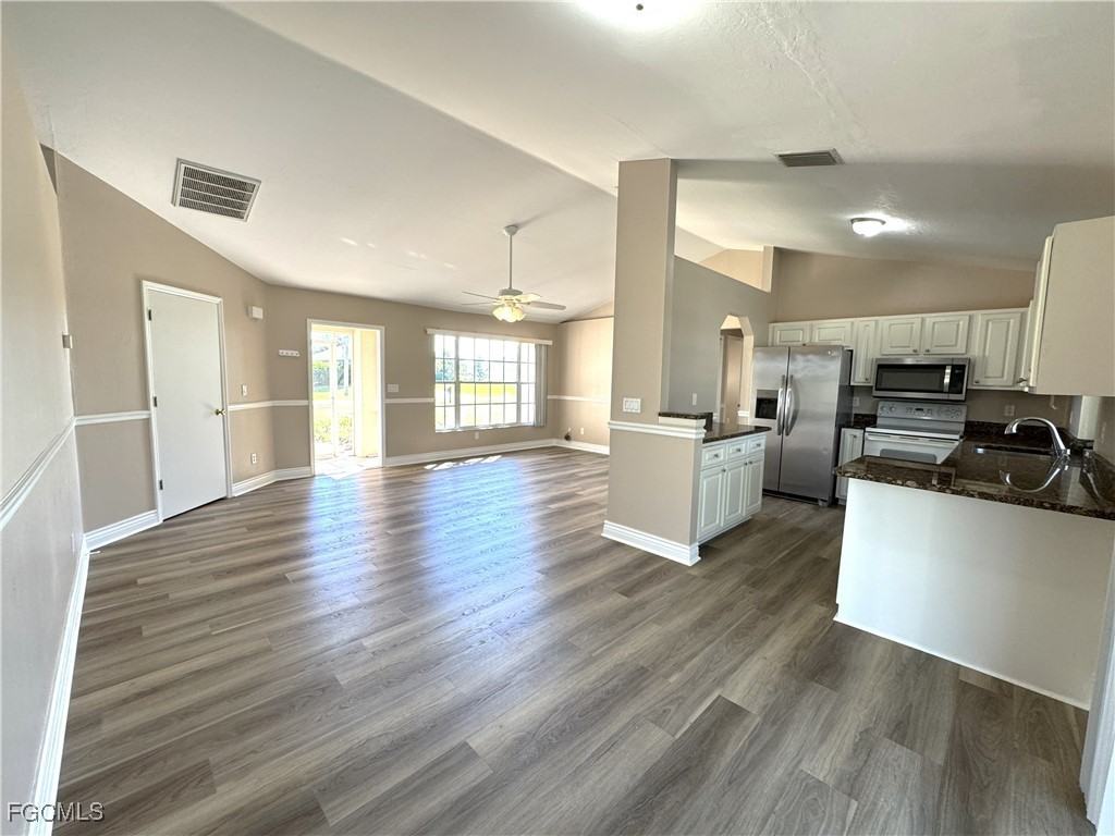 2520 Sw 11th Pl - Photo 6 of 30