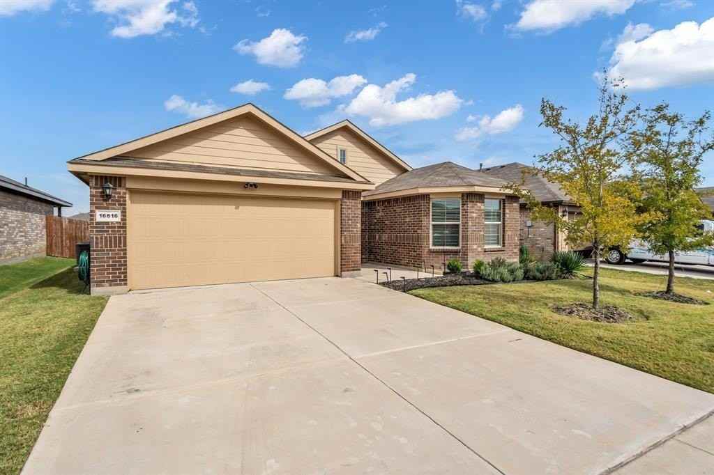 16616 Portage St - Photo 3 of 34