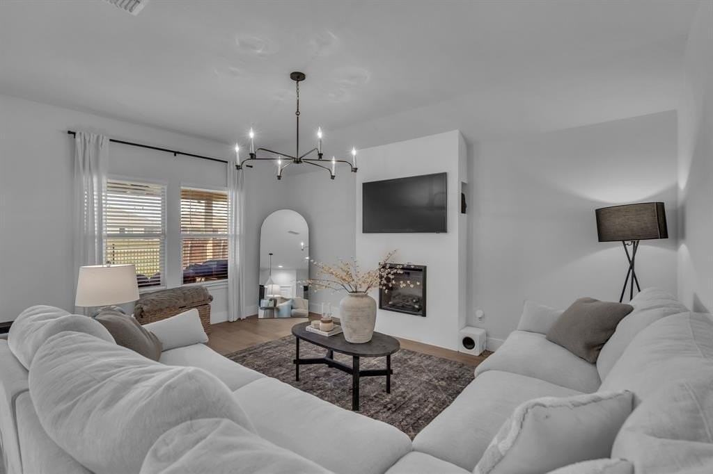 16616 Portage St - Photo 5 of 34