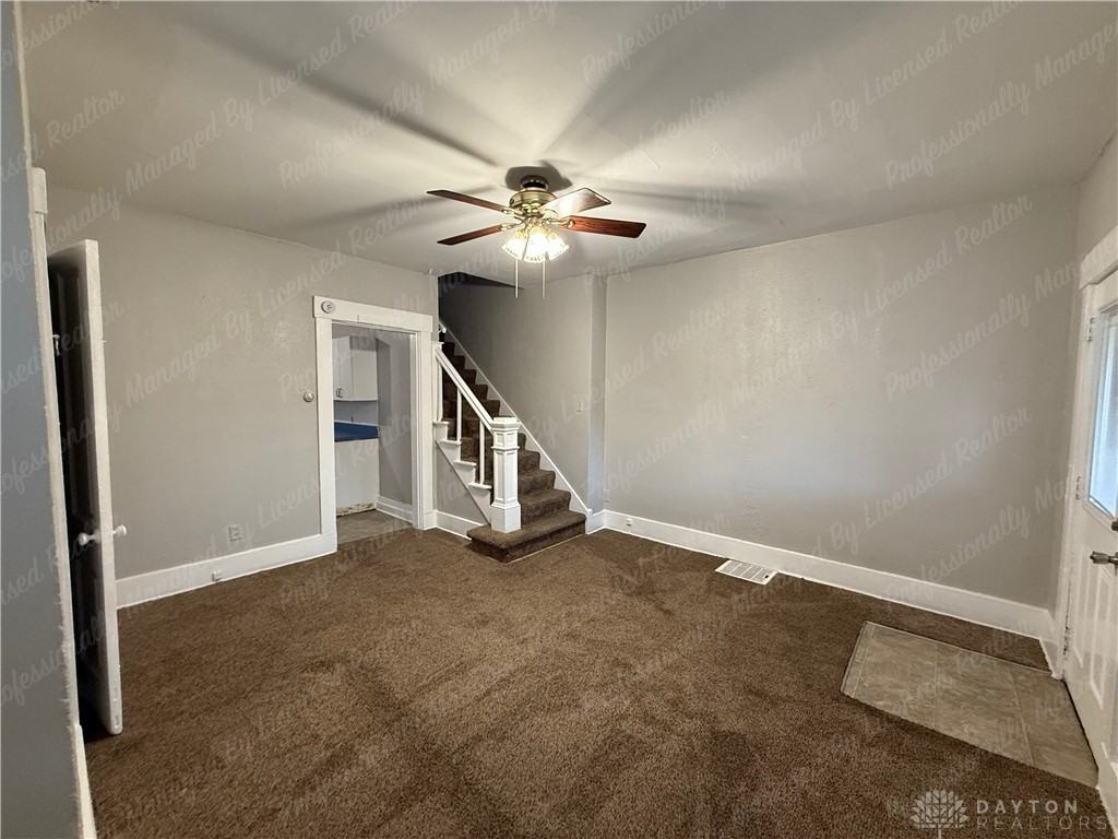 705 S Main St - Photo 4 of 18