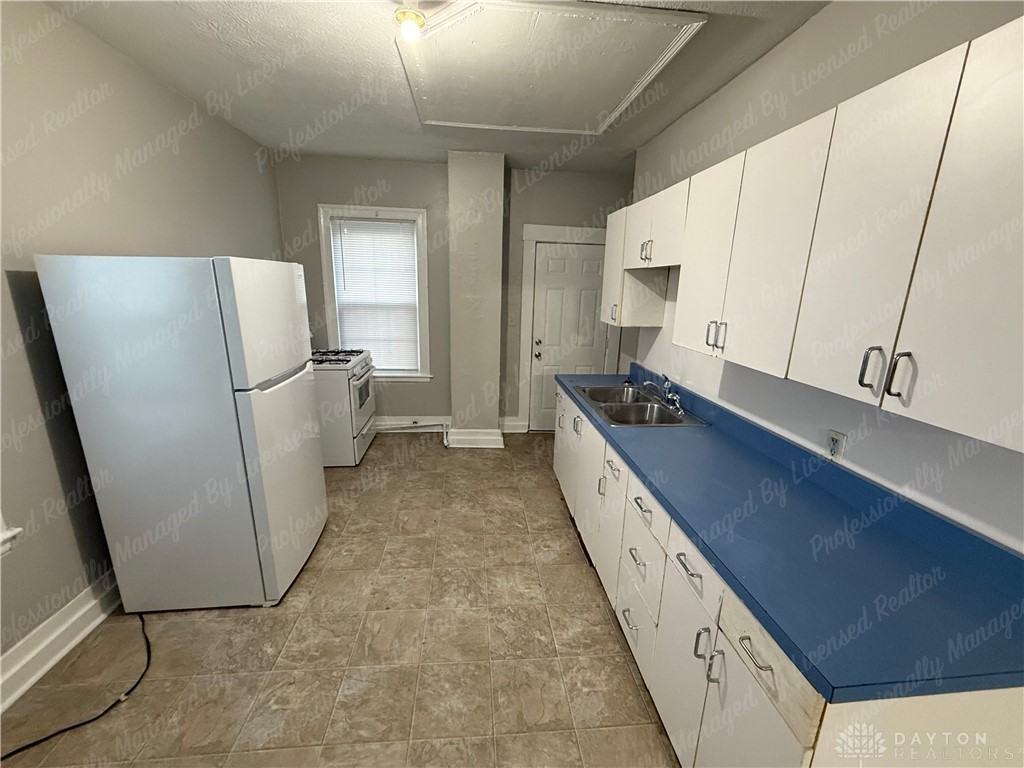 705 S Main St - Photo 6 of 18