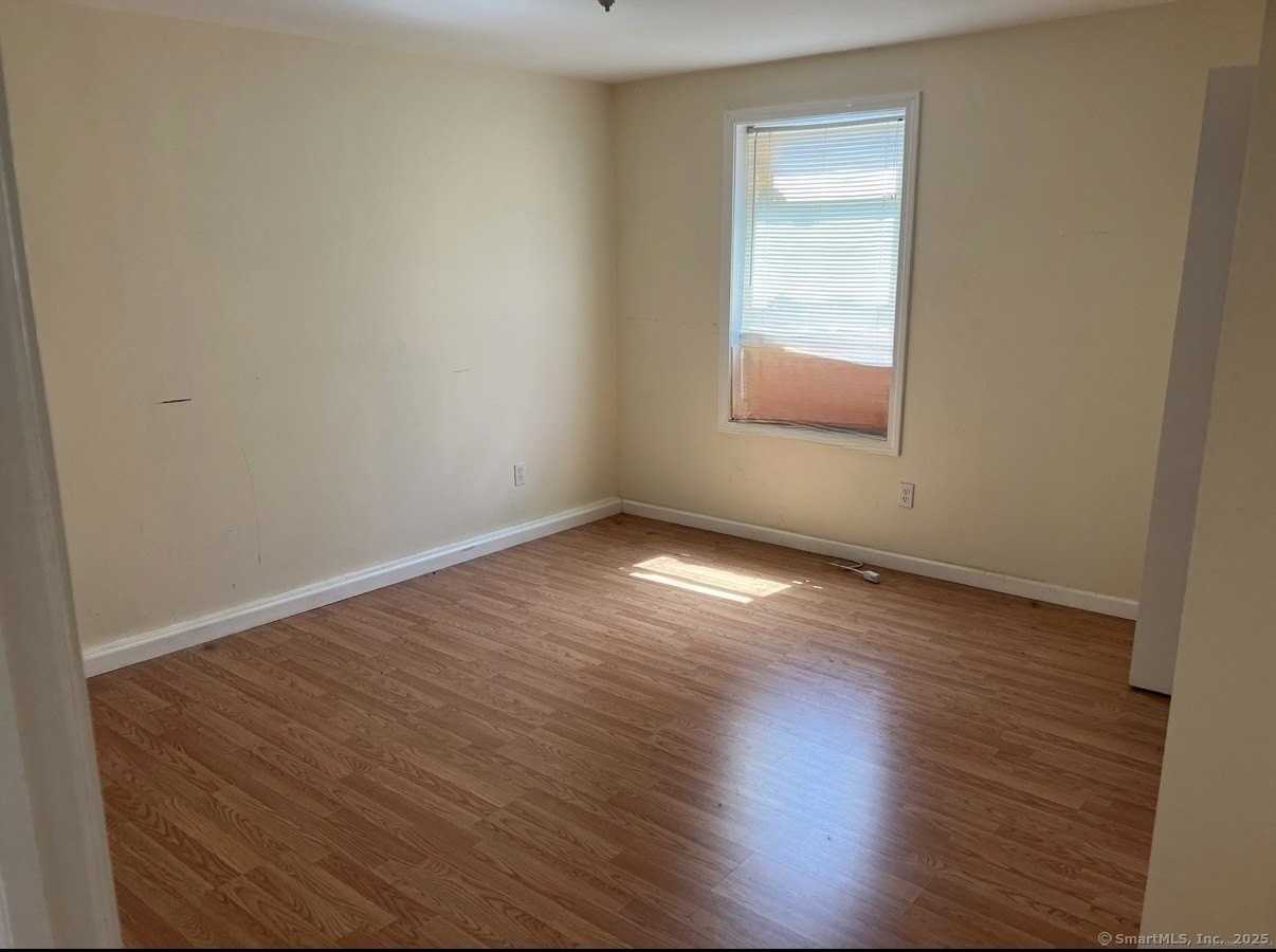 539 Howe Avenue - Photo 6 of 10