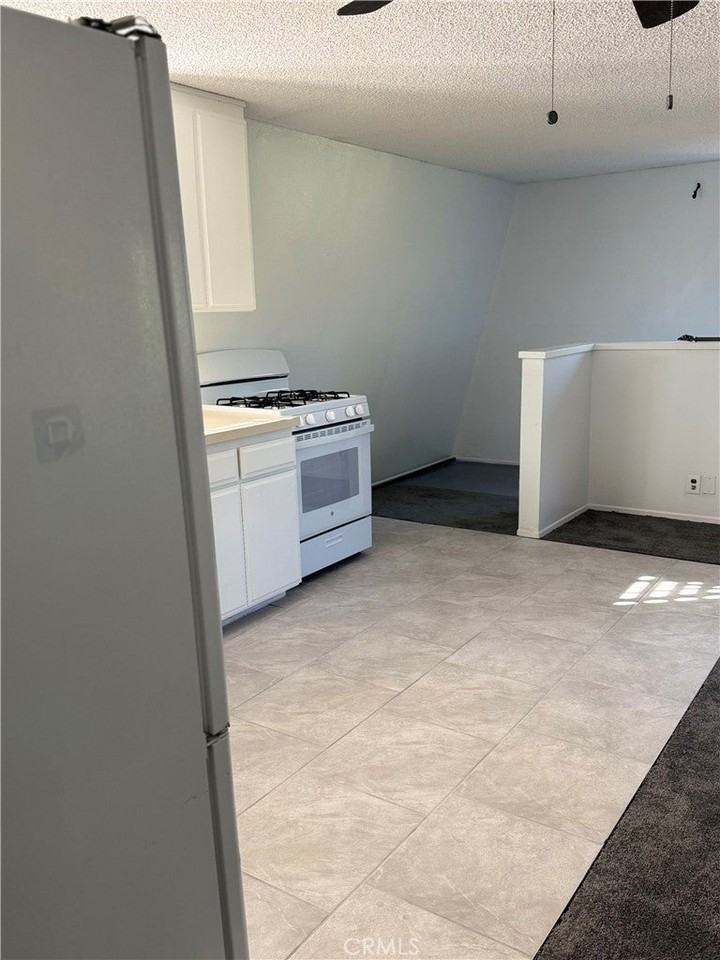 10495 Bluff St - Photo 5 of 9