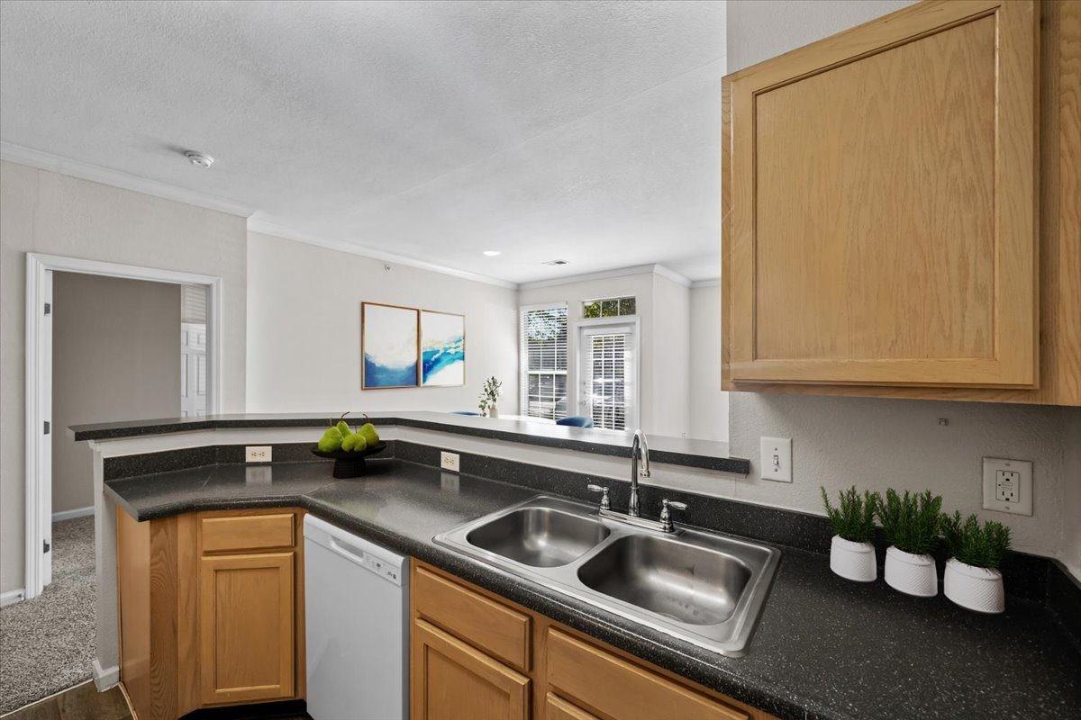 Crowne Chase Apartment Homes - Photo 7 of 31