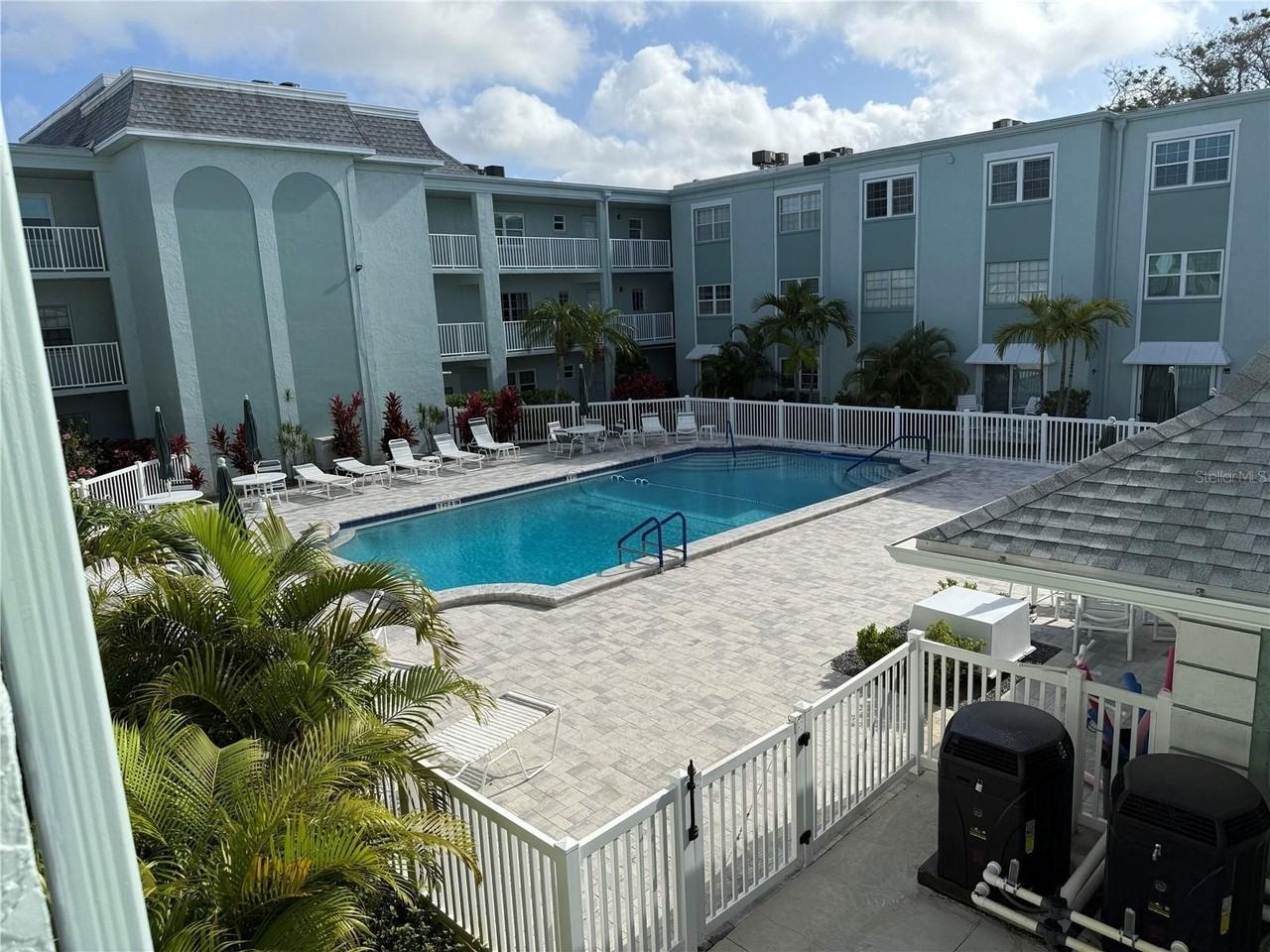 1706 Belleair Forest Dr